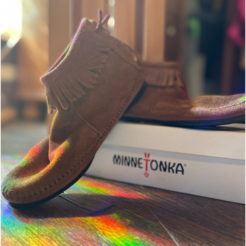 Minnetonka back zip hardsole boot